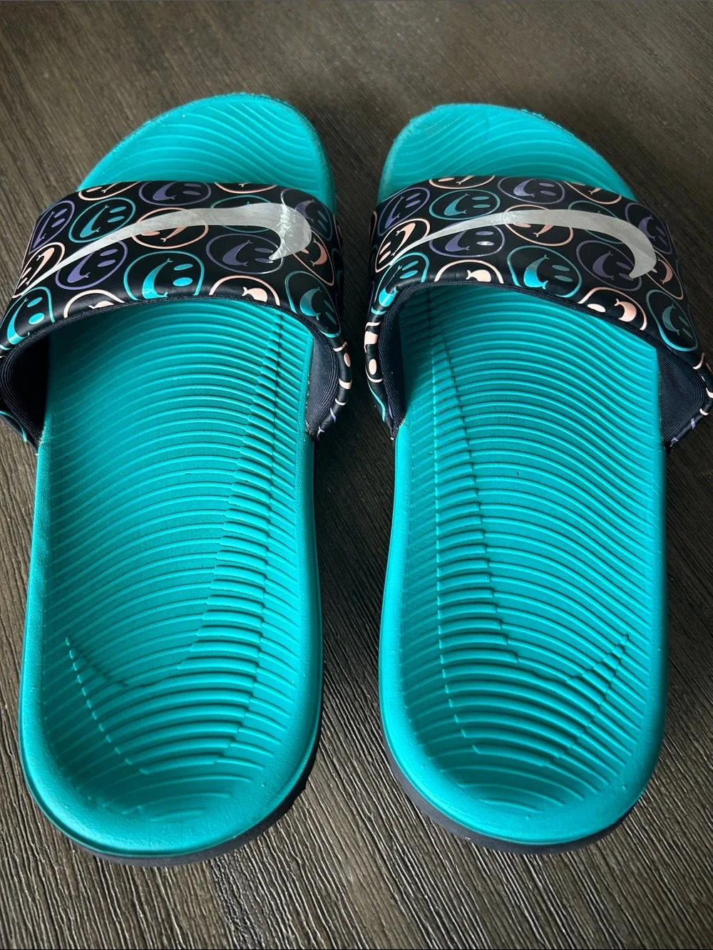 Nike Teal Slide Sandals with Multicolor Smiley Strap, Sz. 5Y.